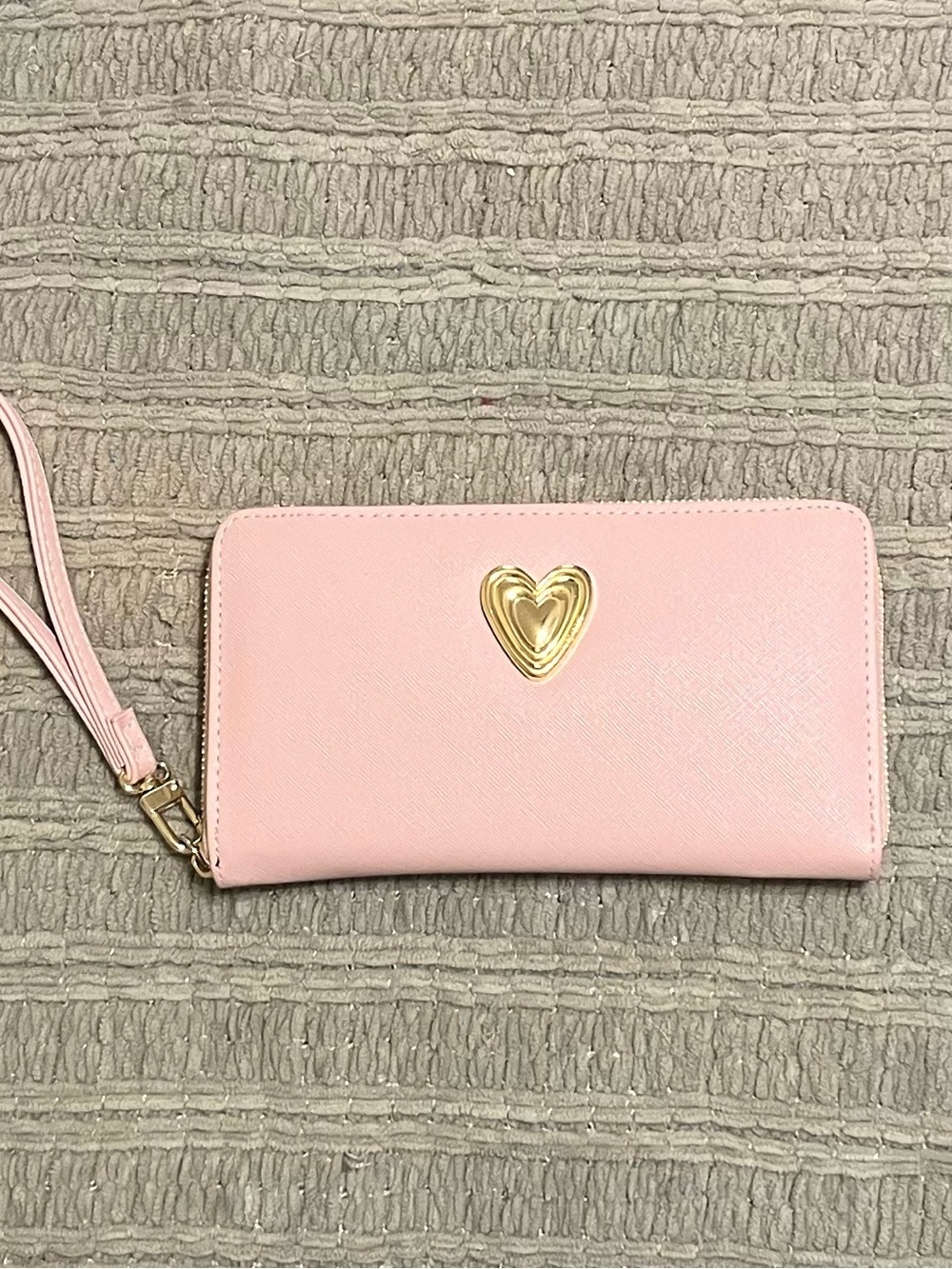 Betsey Johnson Blush Heart Accent Wristlet Wallet - Picture 3 of 4